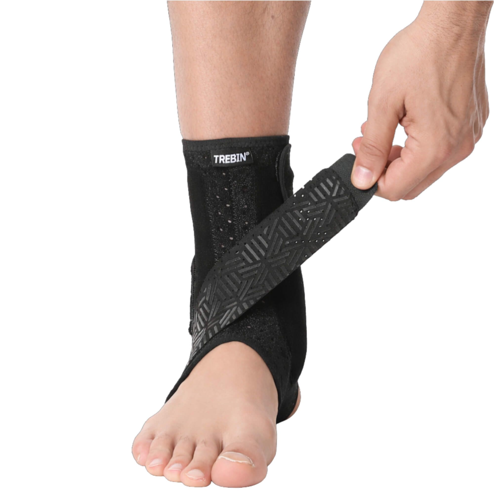 Anleitung zum Anlegen einer Knöchelbandage in vier Schritten.