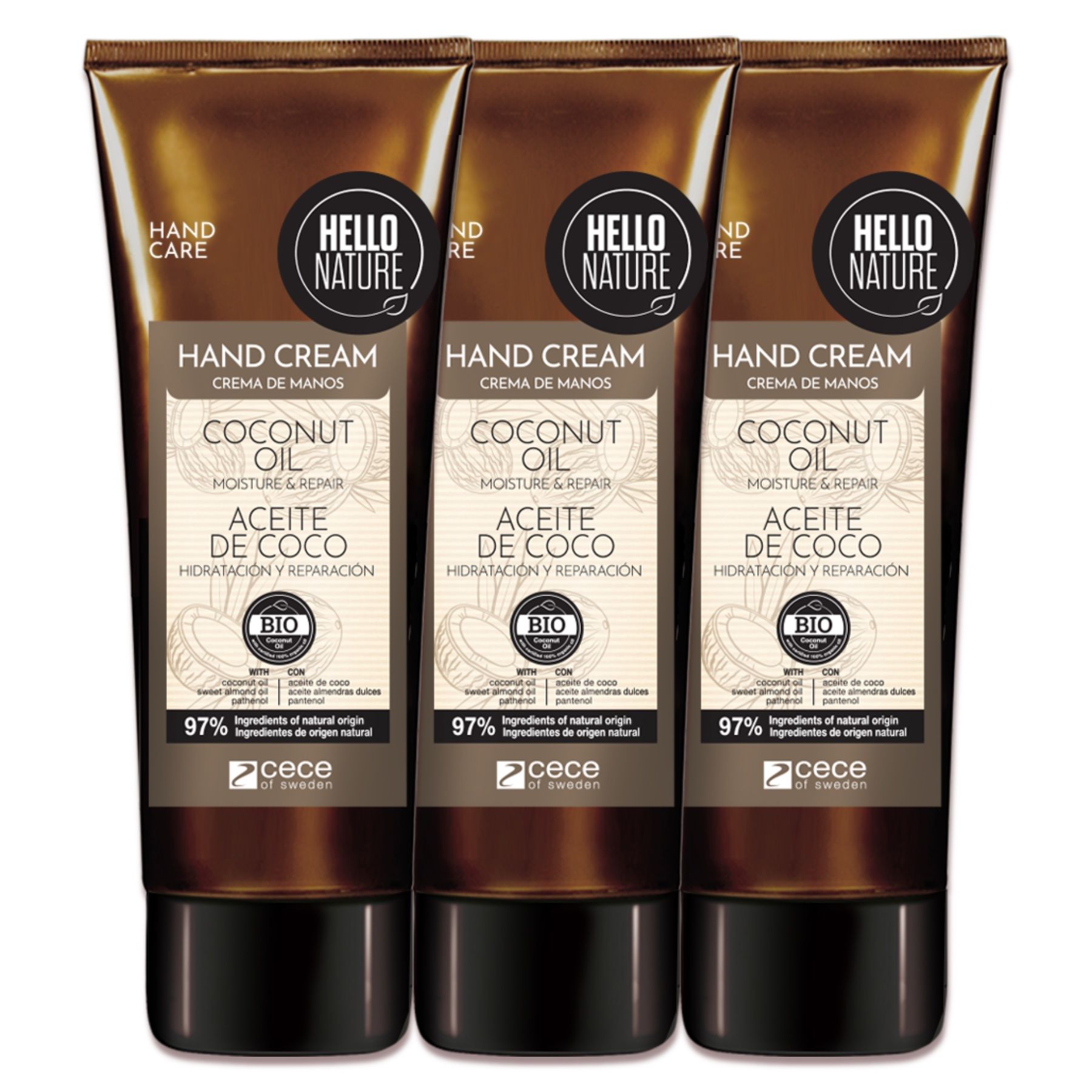 Drei Handcreme-Tuben mit Kokosöl-Aufdruck. BIO-Siegel. Text: Hello Nature, Hand Care, Creme de Manos, Coconut Oil, Moisture & Repair.