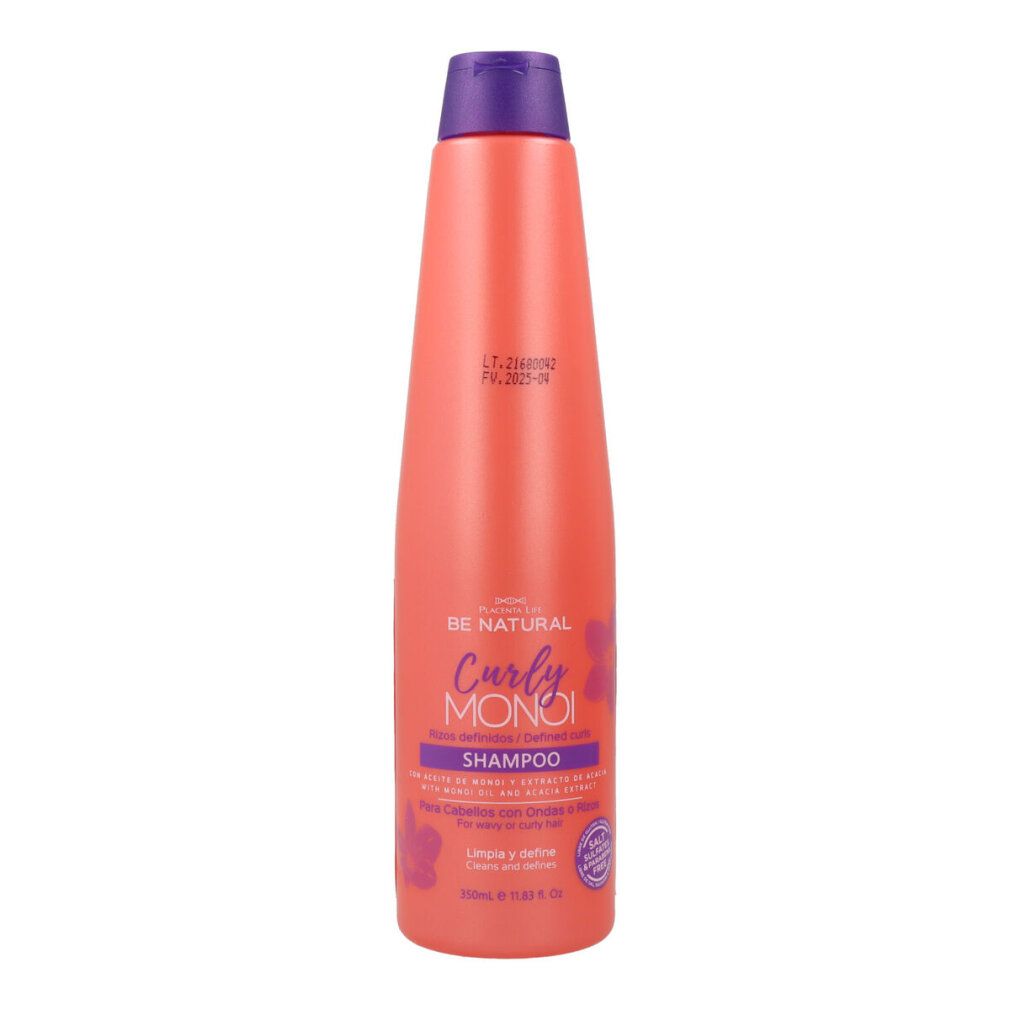 Rote Shampoo-Flasche mit lila Deckel. Aufschrift: Curly Monoi Shampoo. Marke: Be Natural. Für lockiges Haar.