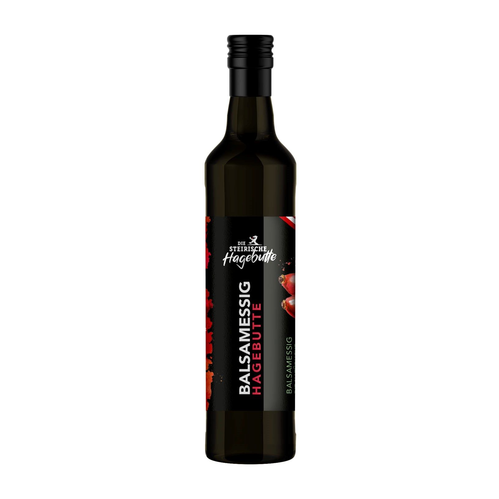 Dunkle Glasflasche mit schwarzem Verschluss. Etikett mit Schriftzug Balsamessig und Hagebutte. Rote Hagebutten-Illustration.
