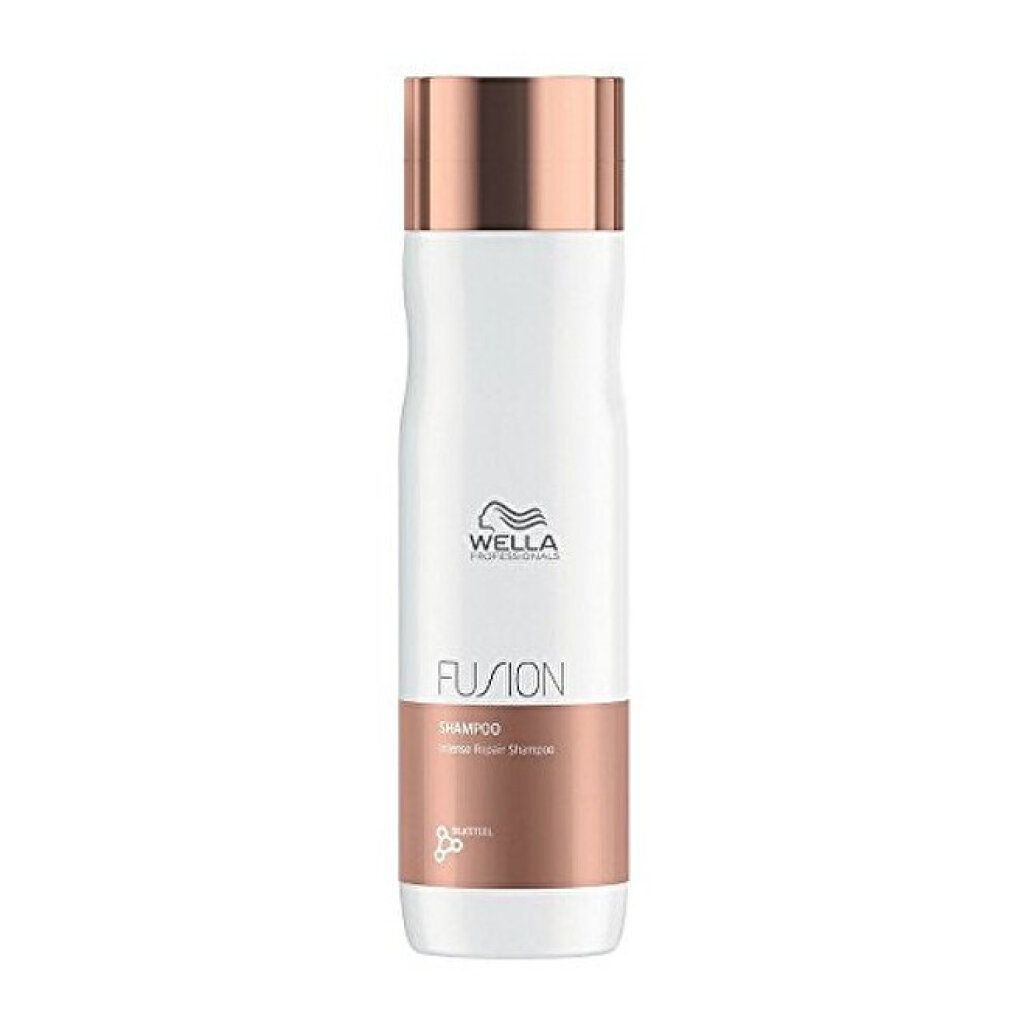 Weiße Flasche mit kupferfarbenem Deckel und Akzenten. Aufschrift: WELLA, FUSION, SHAMPOO. Produkt für die Haarpflege.