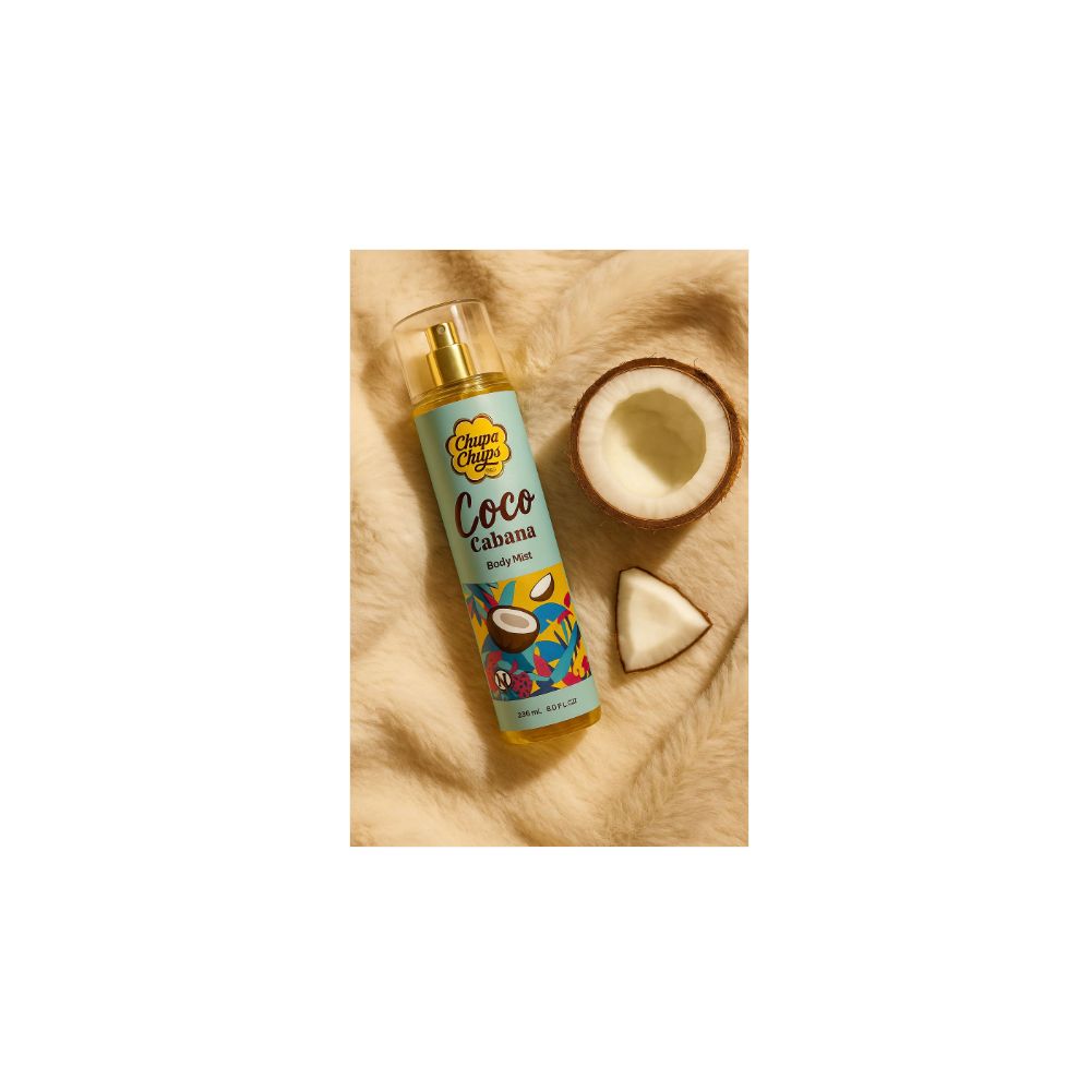 Körpernebel-Flasche, Chupa Chups Coco Cabana, neben Kokosnuss-Hälften. Gelbe Flüssigkeit, Sprühkopf, farbenfrohes Etikett.