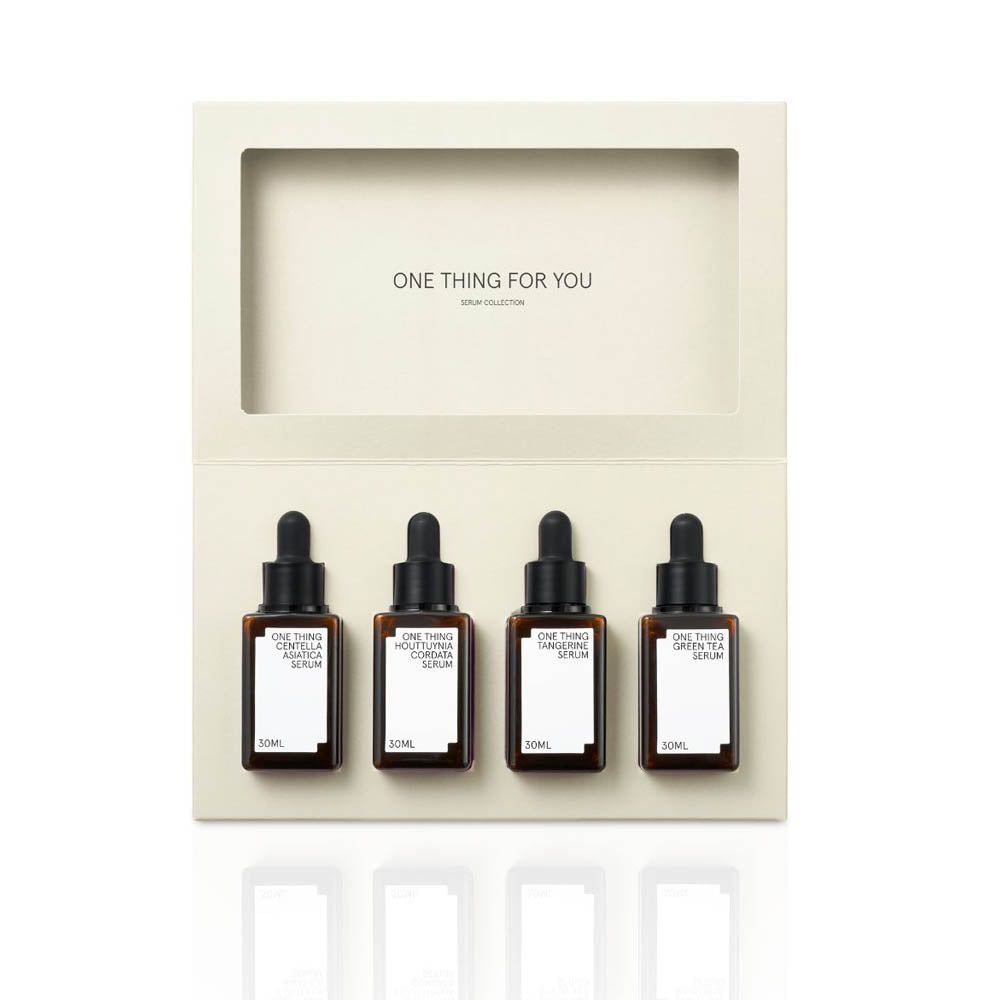 Geschenkbox mit vier Serumflaschen. Jede Flasche hat eine Pipette und ein Etikett. Auf der Box steht "ONE THING FOR YOU".
