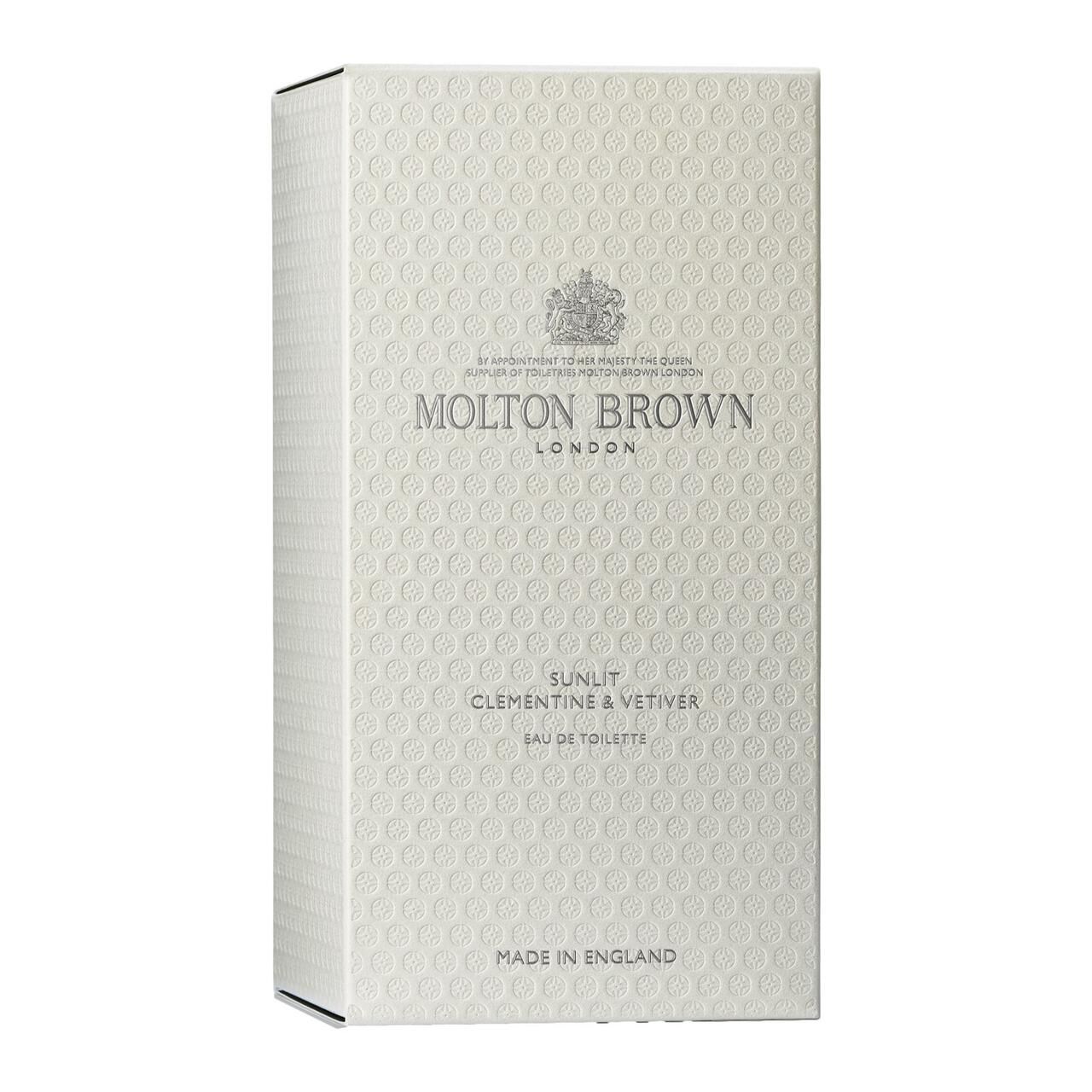 Weiße Verpackung mit Prägemuster und Logo: Molton Brown, Sunlit Clementine & Vetiver. Hergestellt in England.