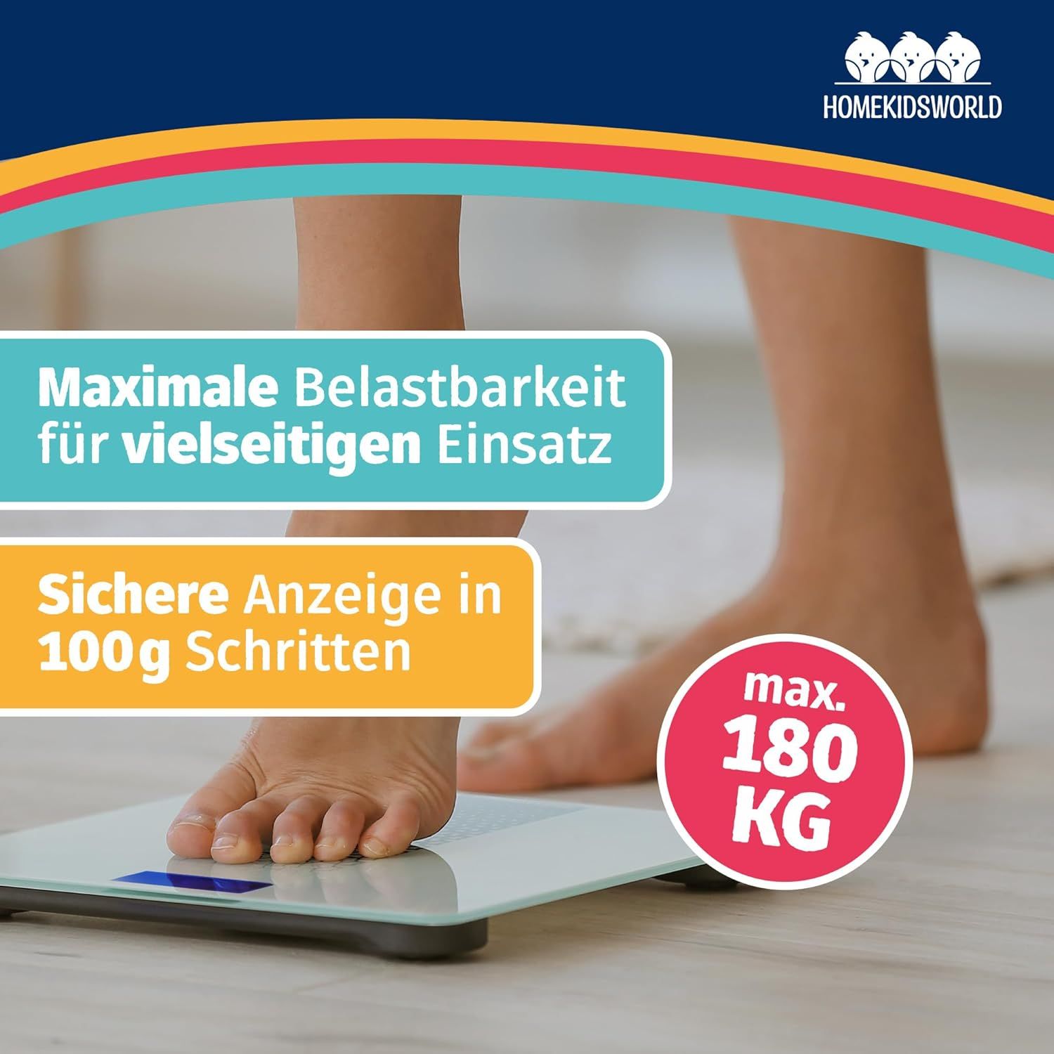Person steht auf digitaler Waage. Maximale Belastbarkeit 180 kg. Sichere Anzeige in 100g Schritten. Digitales Display.