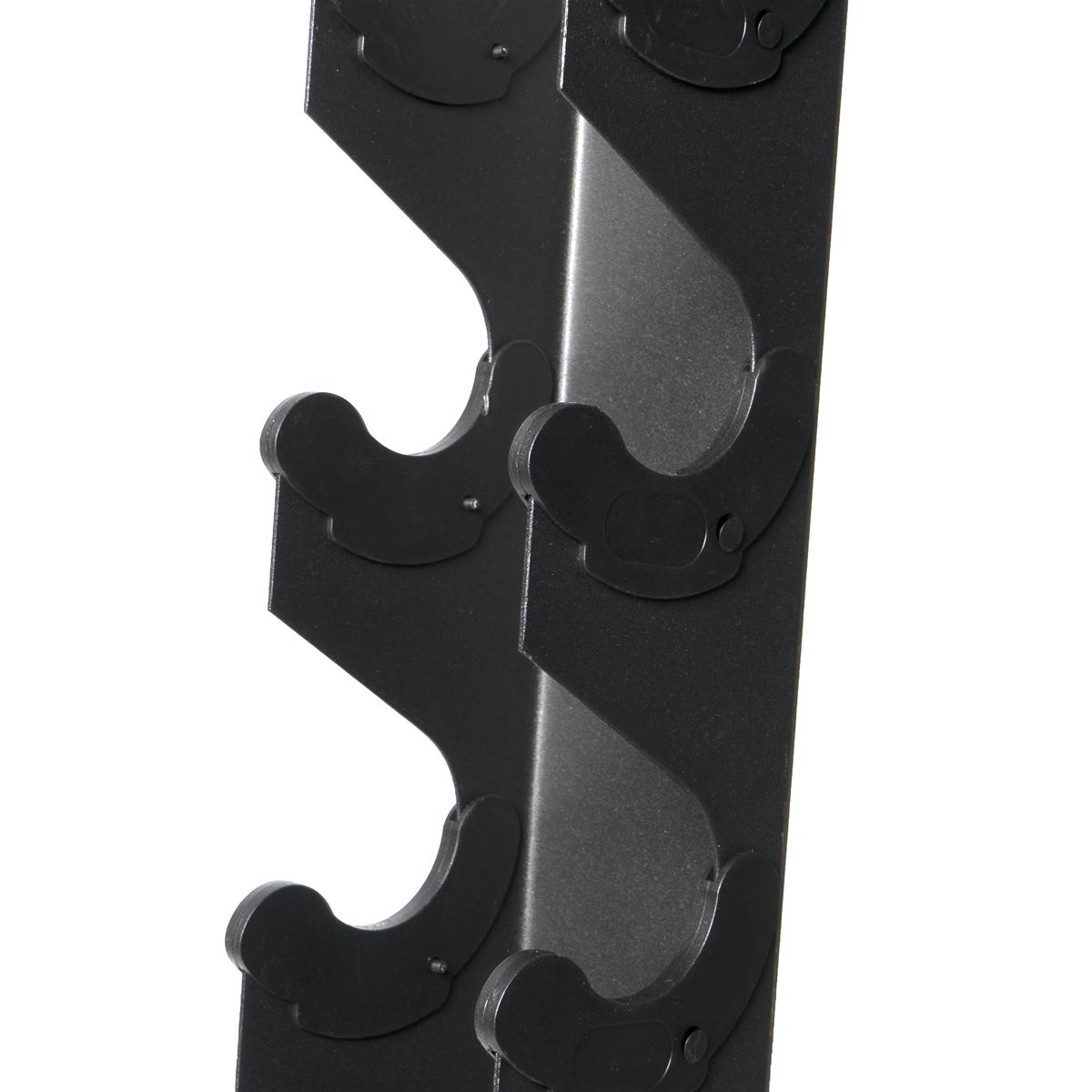 Detailansicht des Hantelablagegestells. Schwarze Metallkonstruktion mit gebogenen Halterungen für Hanteln.