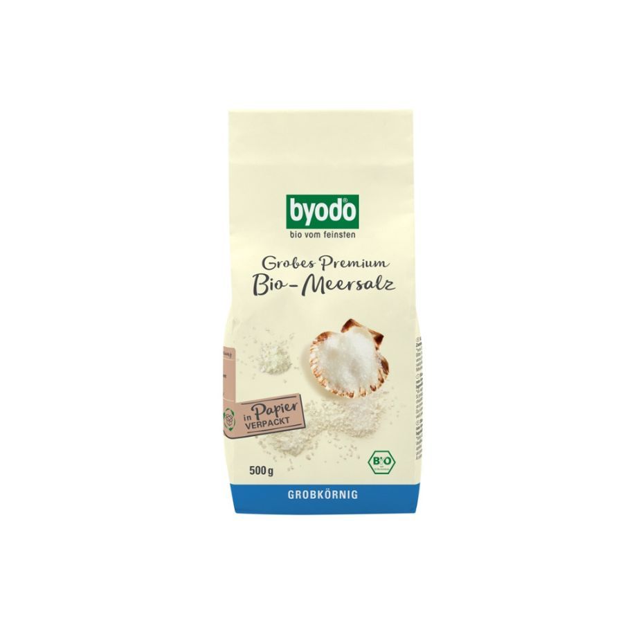 Beutel mit grobem Bio-Meersalz. Aufschrift: byodo, Grobes Premium Bio-Meersalz, Papier verpackt, 500g, grobkörnig. Bio-Siegel.
