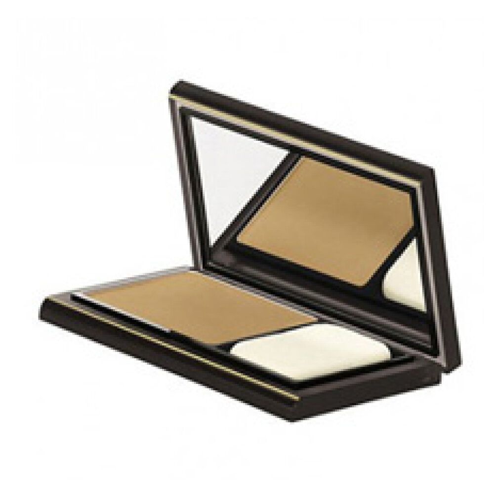 Foundation-Verpackung, geöffnet. Enthält Foundation und Schwamm. Schwarzer Rahmen.