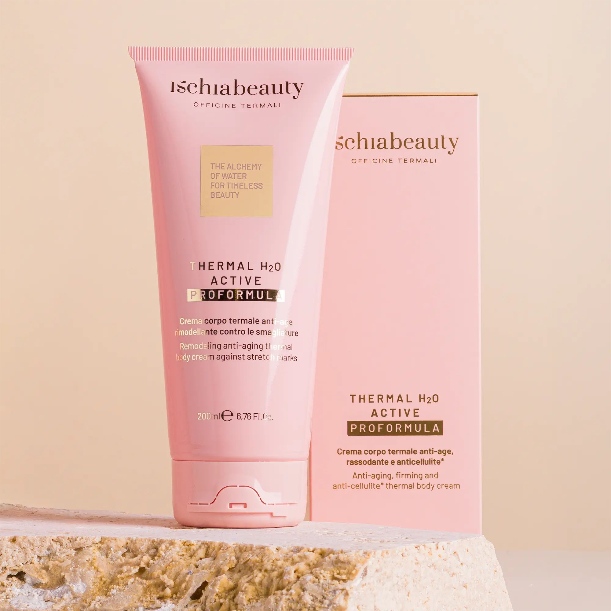 Rosa Tube und Schachtel mit Produkttext. Aufschrift: ischiabeauty, Thermal H2O Active, Proformula. Creme gegen Dehnungsstreifen.