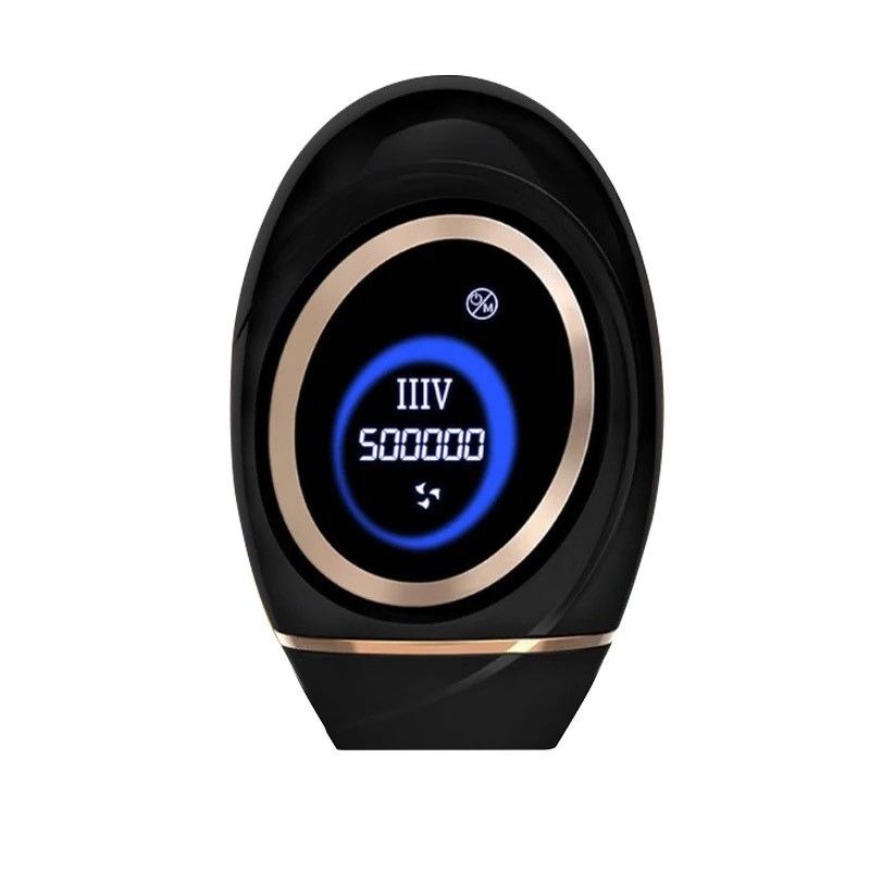 Schwarzes IPL-Haarentfernungsgerät mit goldenen Akzenten. Digitalanzeige mit Ziffern und Symbolen.