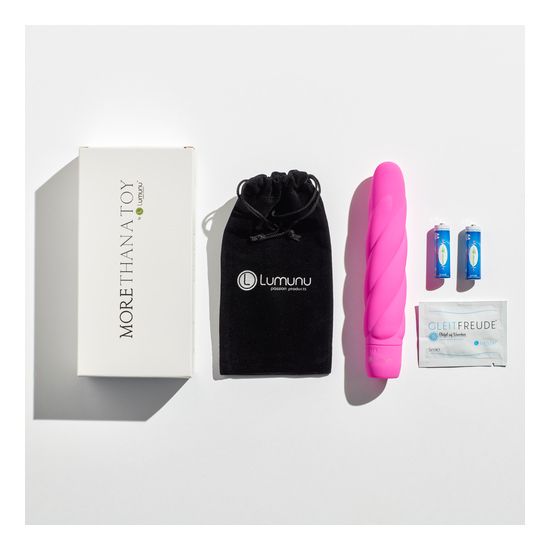 Produkt-Set mit Vibrator, Batterien, Gleitmittel und Verpackung. Marke Lumunu.