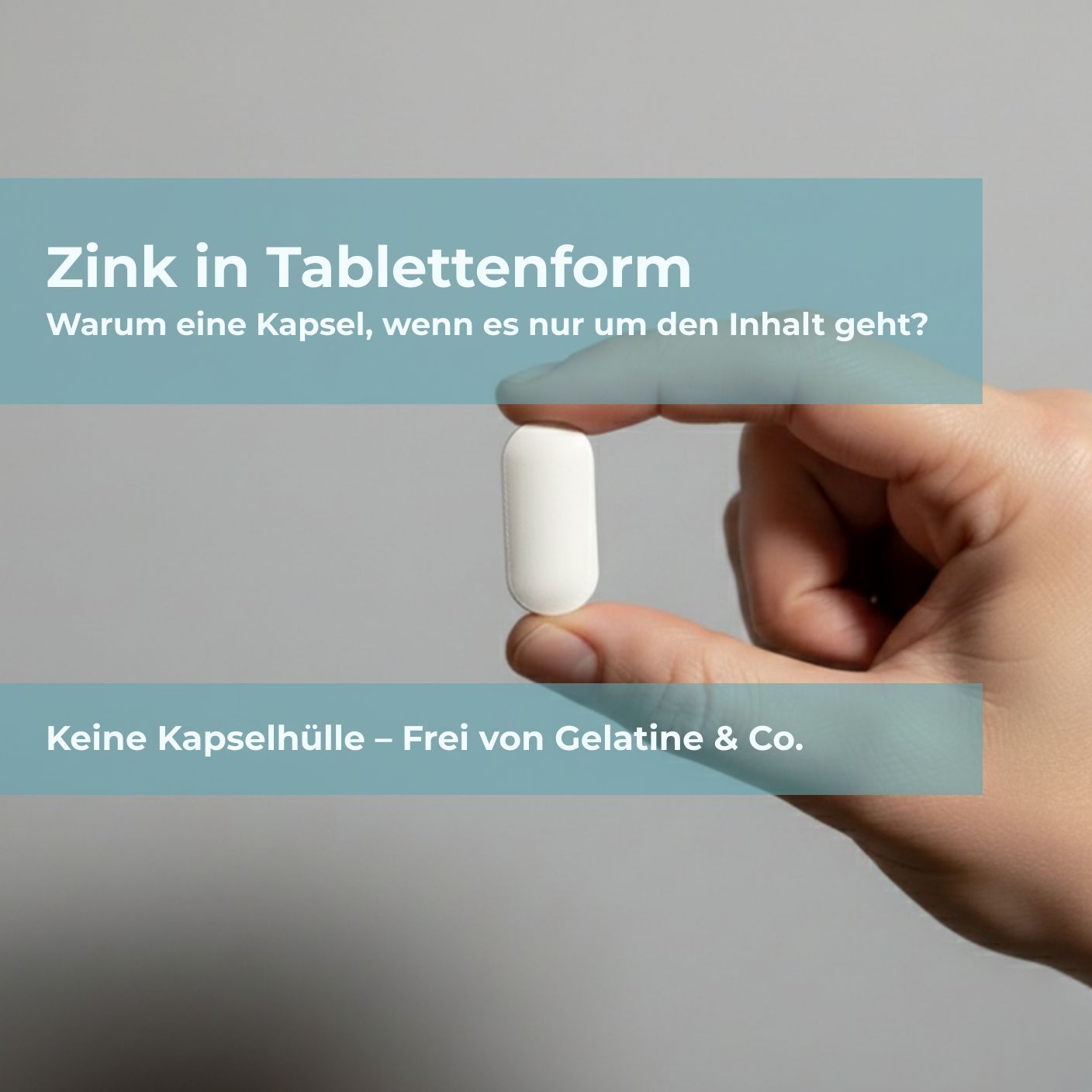 Hand hält eine weiße, ovale Tablette. Text: Zink in Tablettenform. Keine Kapselhülle - Frei von Gelatine & Co.