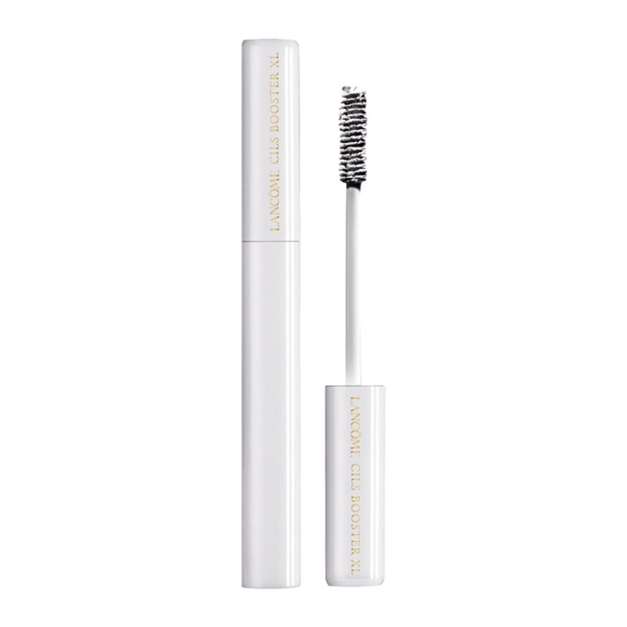 Weißer Mascara-Behälter und Applikator. Aufschrift: Lancôme Cils Booster XL.