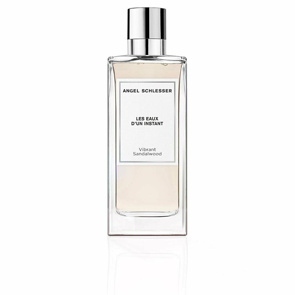 Rechteckiger Flakon mit silbernem Verschluss. Auf dem Etikett steht "Angel Schlesser Les Eaux d'Un Instant Vibrant Sandalwood".