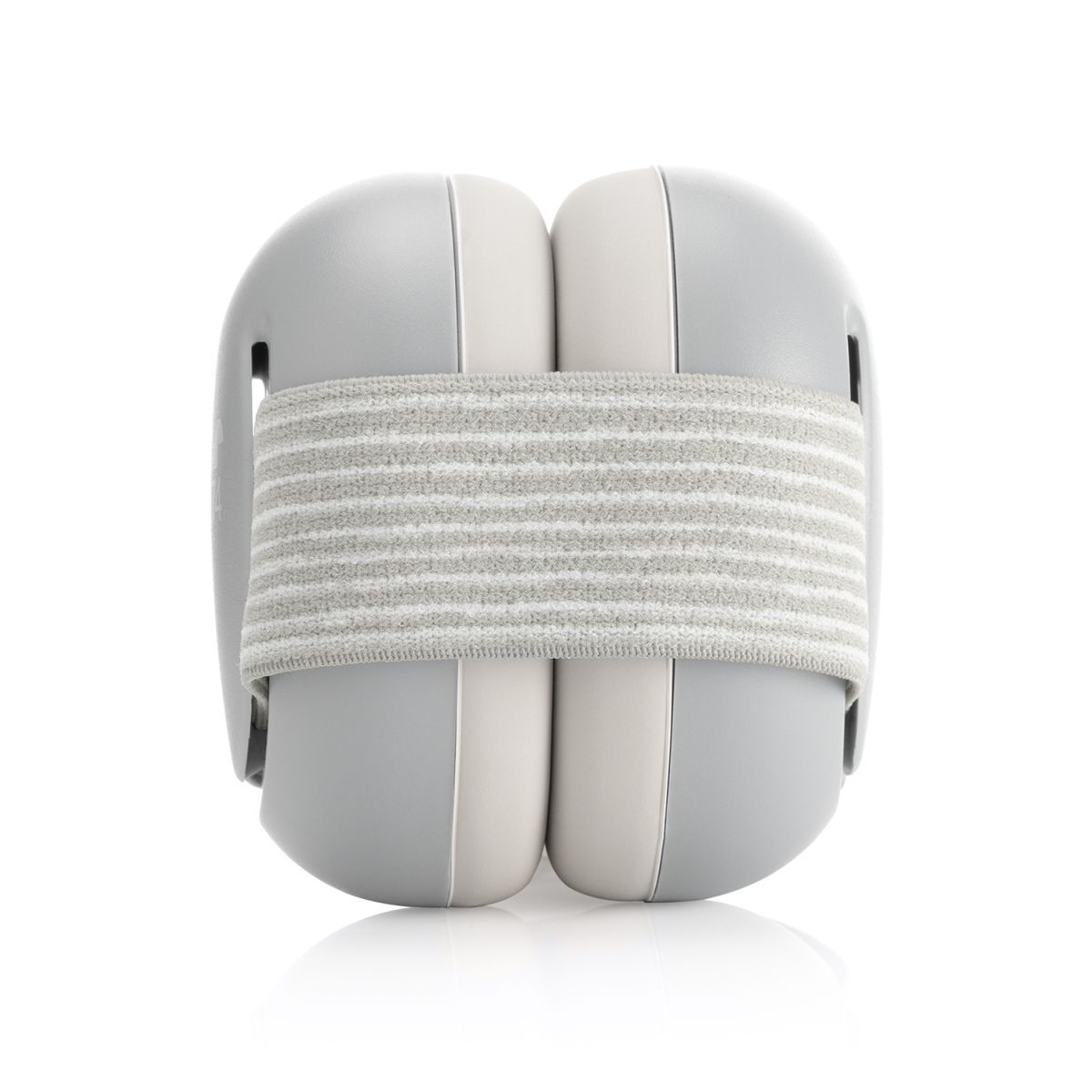Zusammengefalteter Baby-Gehörschutz, grau und beige, mit elastischem Band.