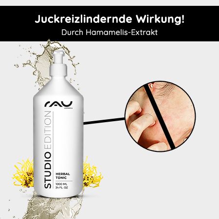 Die Flasche RAU Cosmetics Herbal Tonic wird mit einem Hamamelis-Extrakt beworben, der Juckreiz lindert. Die Flasche ist weiß mit einem Pumpkopf. Das Logo und die Aufschrift "STUDIO EDITION" und "HERBAL TONIC" sind deutlich sichtbar. Die Flasche enthält 1000 ml.