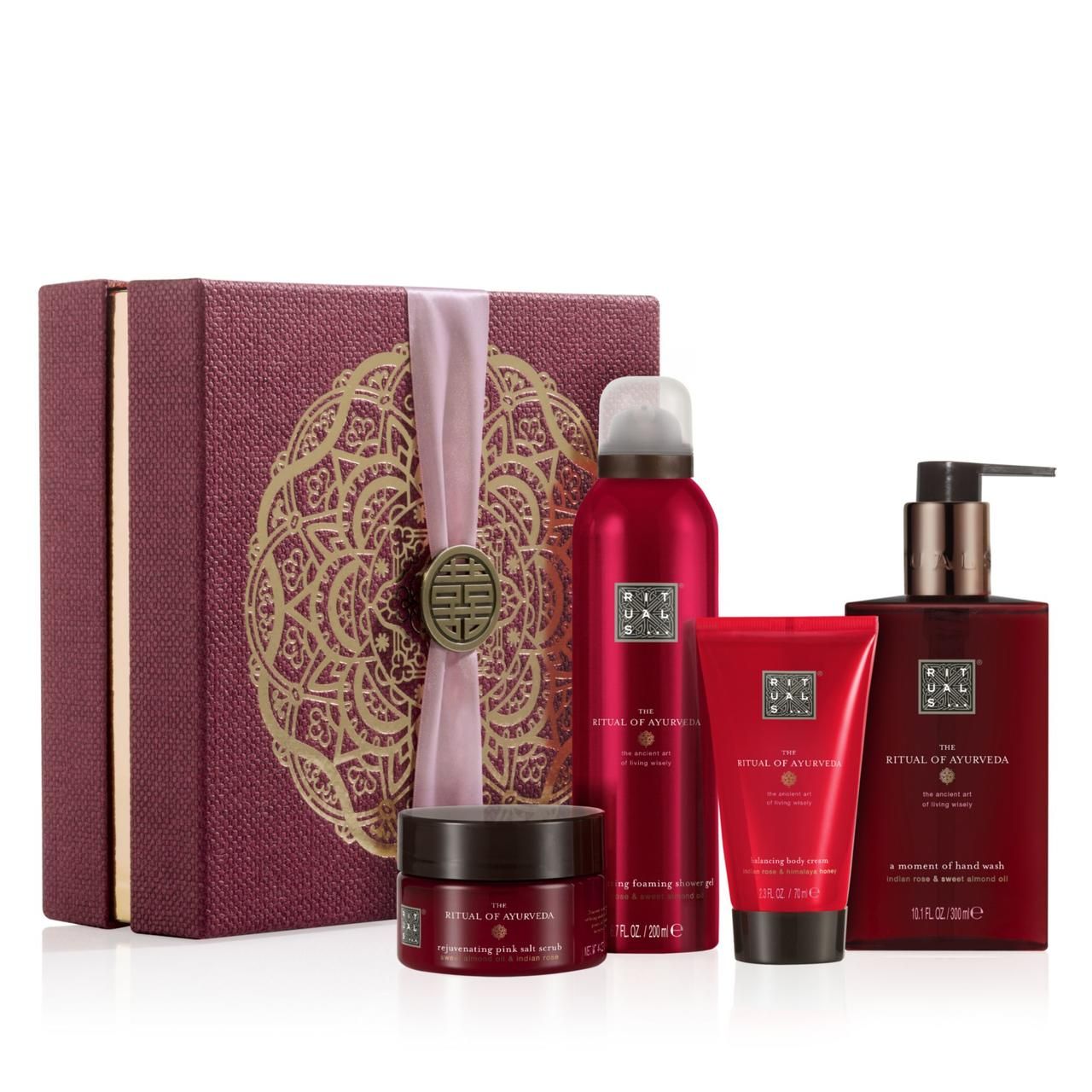 Geschenkset mit Produkten in roten Behältern. Enthält eine Box, eine Schaumdusche, eine Creme, eine Handseife und ein Peeling.