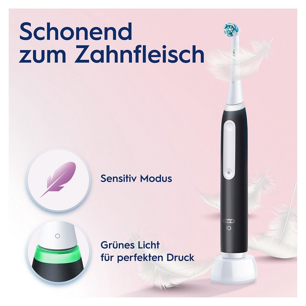Schwarze Oral-B iO Zahnbürste mit Sensitiv Modus und grünem Drucklicht.