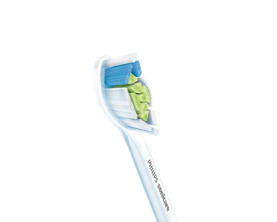 Nahaufnahme eines weißen Philips Sonicare-Bürstenkopfs. Grüne und blaue Borsten. Aufschrift "Philips Sonicare".