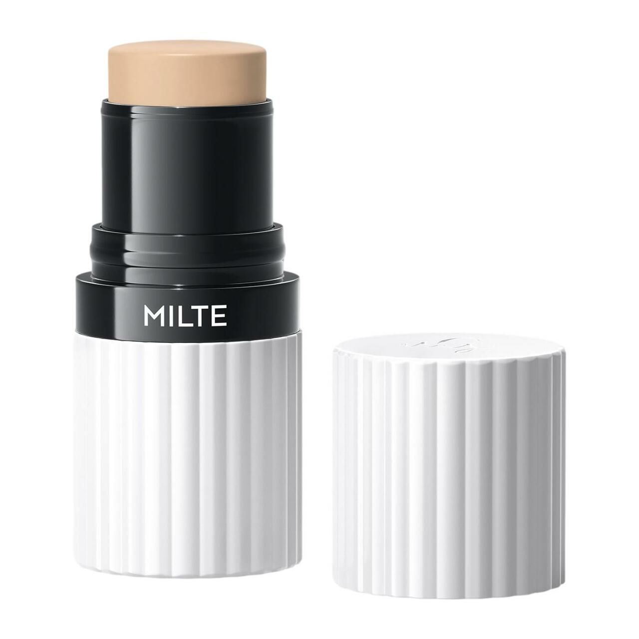 Milte Foundation Stick. Weißer Behälter mit schwarzem Ring und Produkt. Deckel daneben. Aufschrift: MILTE.