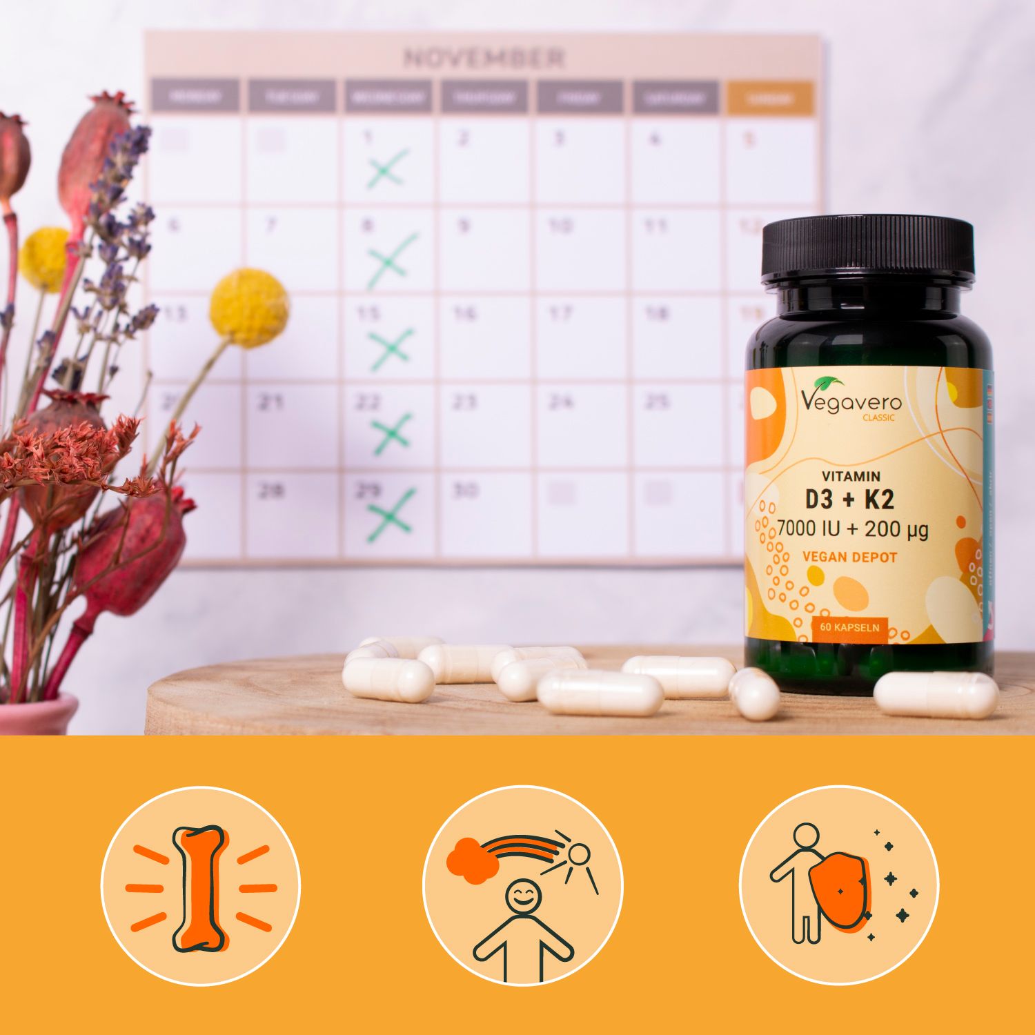 Produktflasche und Kapseln auf Holzbrett vor Kalender. Illustrationen: Knochen, Sonne, Immunsystem.