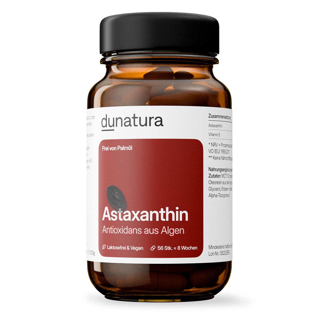 Braune Glasflasche mit schwarzen Kapseln. Rotes Etikett mit Astaxanthin, Antioxidans aus Algen. 56 Kapseln, vegan, laktosefrei.