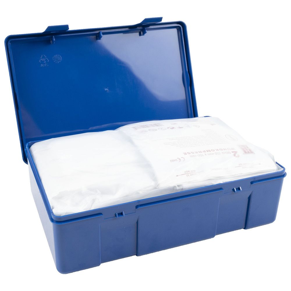 Geöffnete blaue Verbandkasten. Innenliegend sind sterile Verbandstoffe in weißen Verpackungen sichtbar.