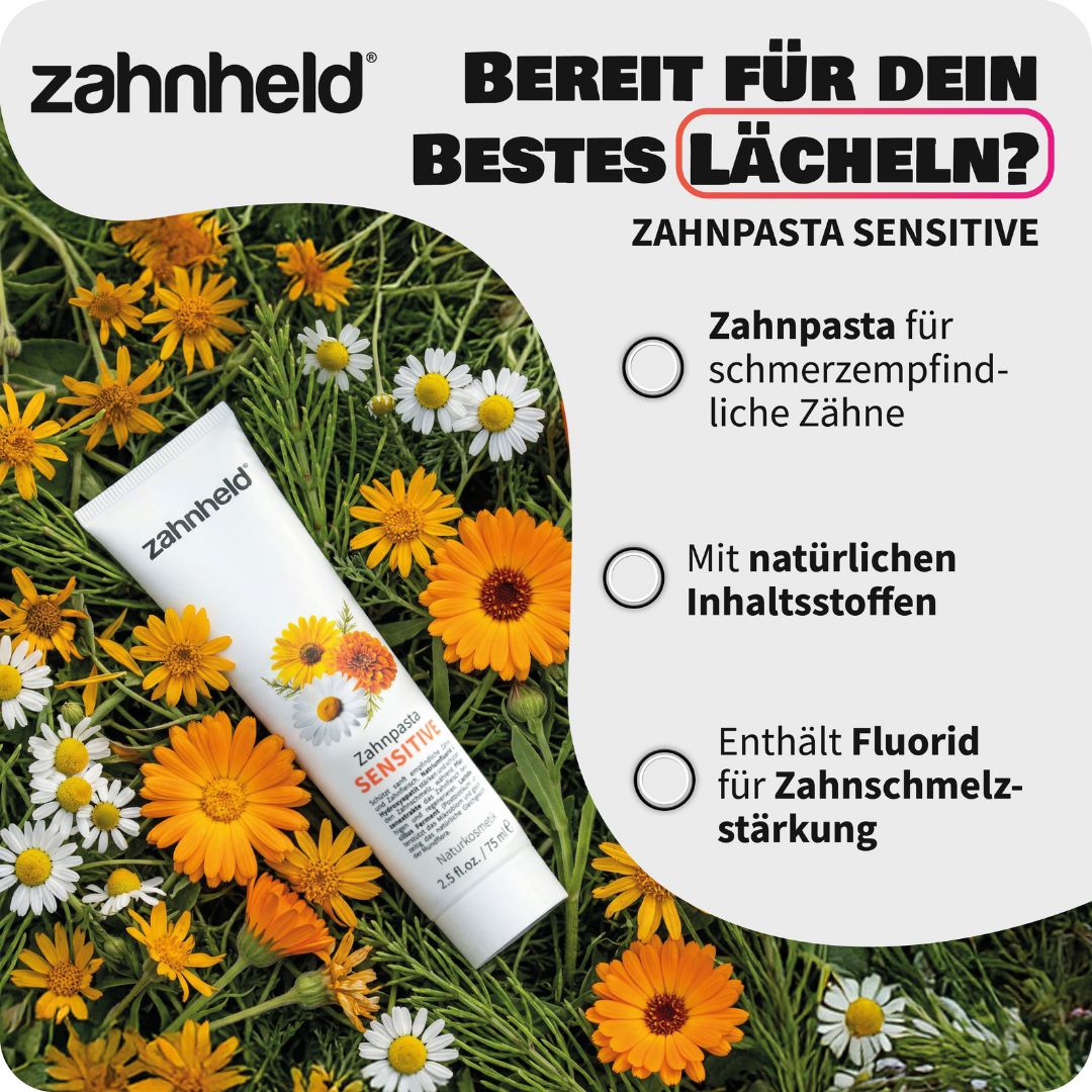 Zahnheld Zahnpasta Sensitive Tube mit Blumenmotiv, umgeben von Gänseblümchen und Ringelblumen.