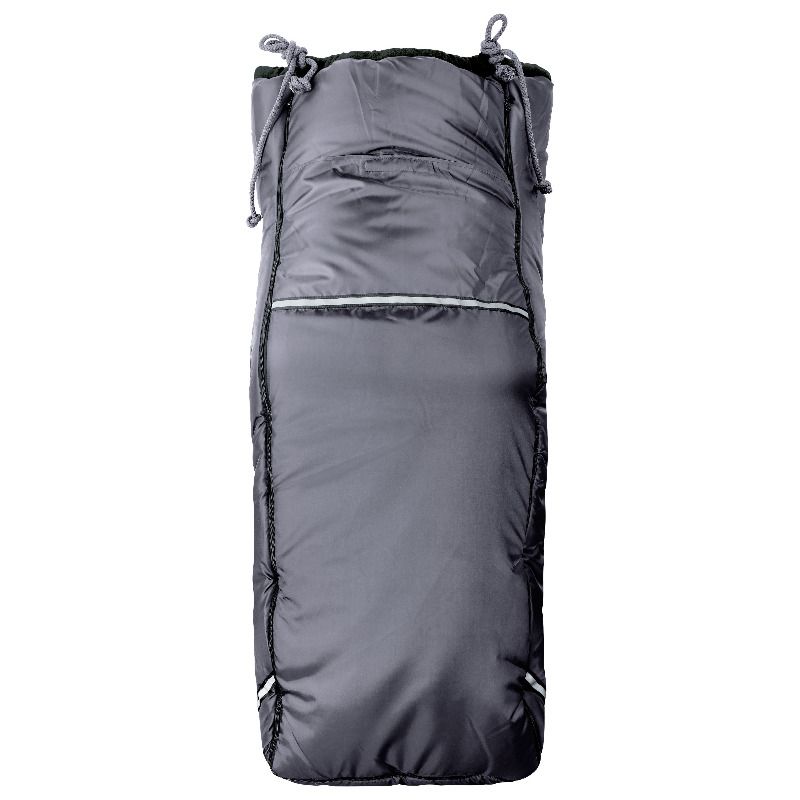 Anthrazitfarbener Schlupfsack mit Reißverschluss und Kordelzug. Reflektierende Streifen. Für Rollstuhl.
