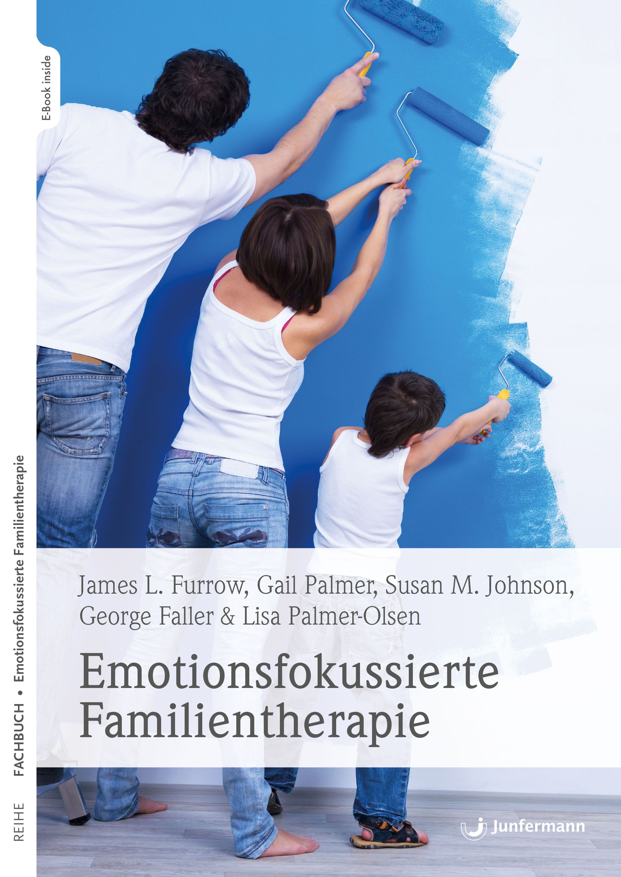 Buchcover: Emotionsfokussierte Familientherapie. Titel und Autoren. Familie streicht blaue Wand. Junfermann-Logo.