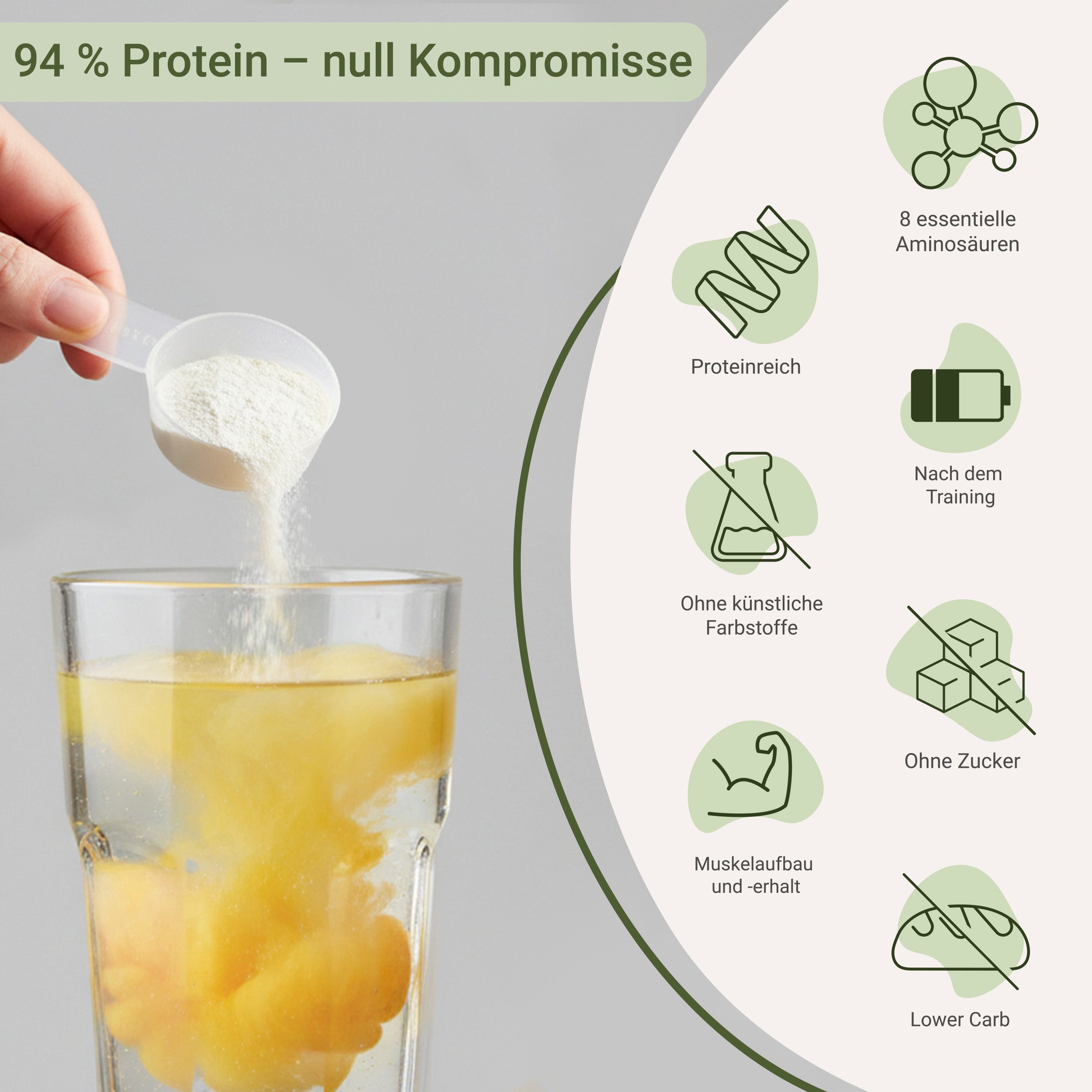Hand schüttet Pulver in Glas mit Flüssigkeit. Grafiken zeigen Vorteile: proteinreich, ohne Zucker, ohne künstliche Farbstoffe.