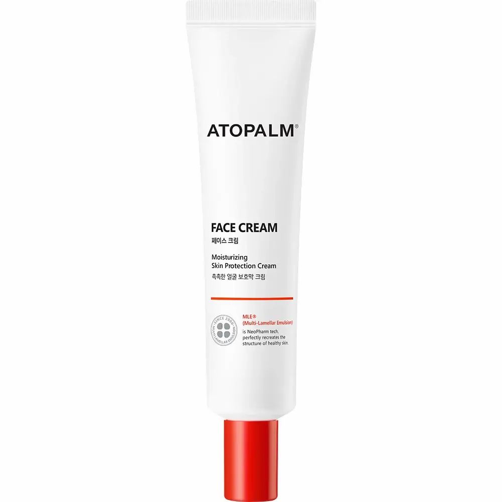 Weiße Tube mit rotem Verschluss. Aufschrift: ATOPALM, FACE CREAM. Mit Produktinformationen.