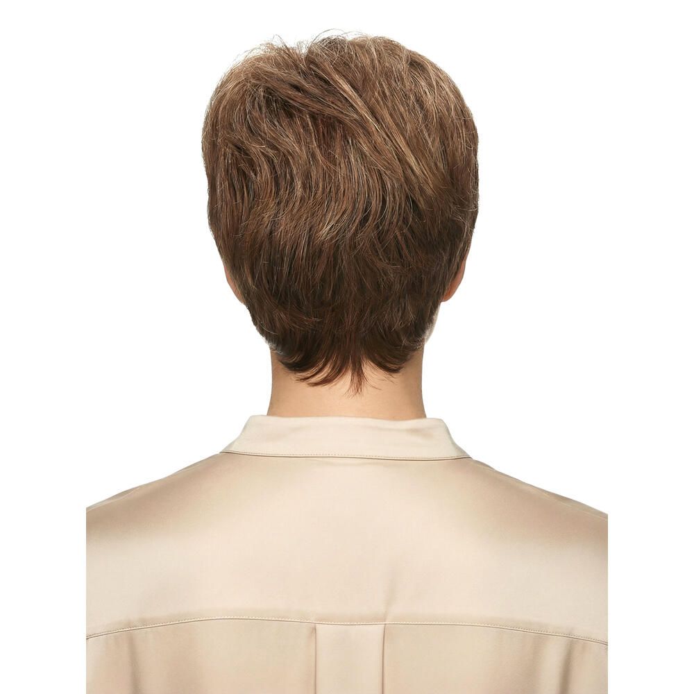 Kurzhaarperücke, braun, von hinten. Frau mit beigem Oberteil. Natürlicher Look.