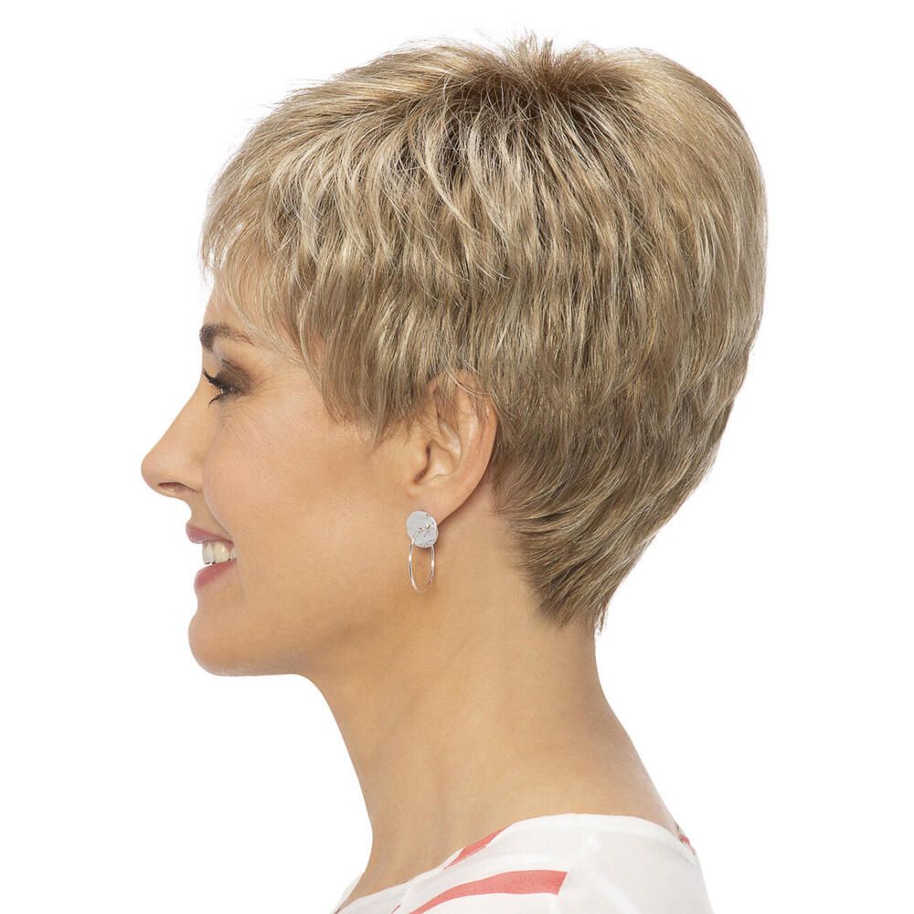 Kurzhaarperücke, blondiert. Frau mit Ohrring. Seitenansicht.