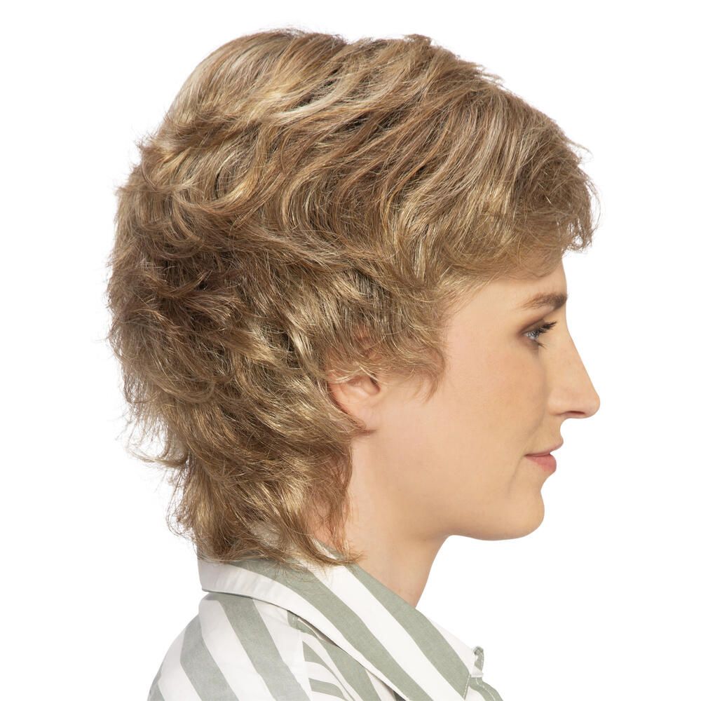 Blonde Perücke mit kurzem, gewelltem Haar. Seitenansicht. Person trägt gestreiftes Hemd.