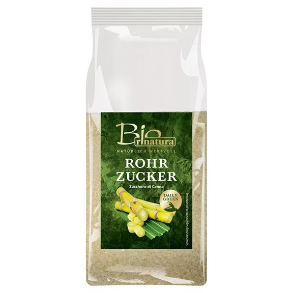 Verpackung mit Rohrzucker. Aufdruck: Bio Rinatura, Rohrzucker, Zuckerrohr-Illustration, Daily Green-Siegel.