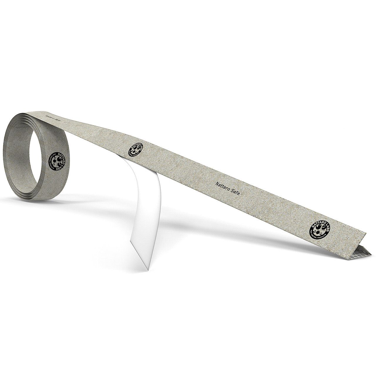 Rolle Klebeband. Band mit Logo und Text: Nattaro Safe. Band wird abgerollt.