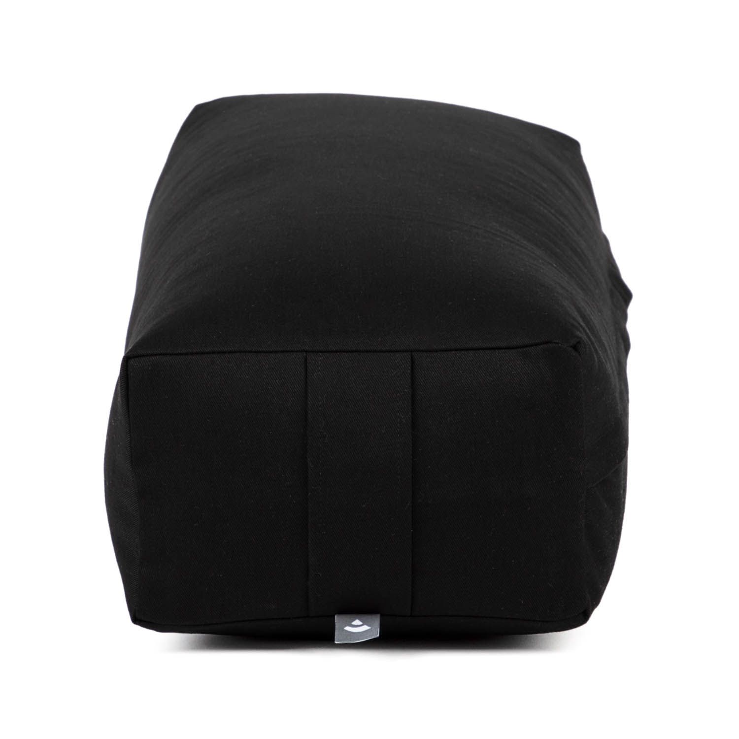 Schwarzer Yoga-Bolster, Vorderansicht mit Logo-Etikett und Nähten.