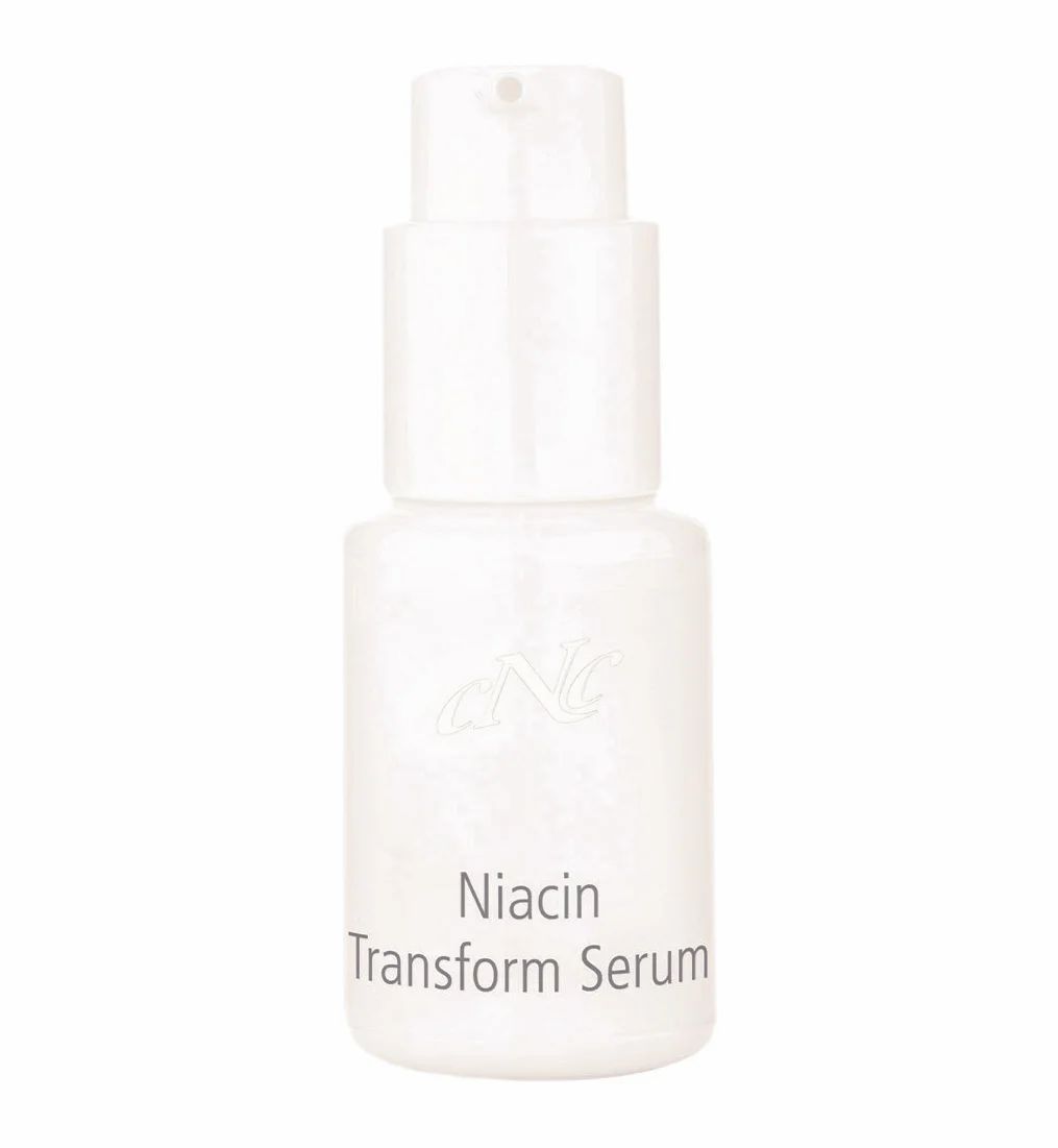 Weiße Serumflasche mit Sprühkopf. Aufschrift: Niacin Transform Serum.
