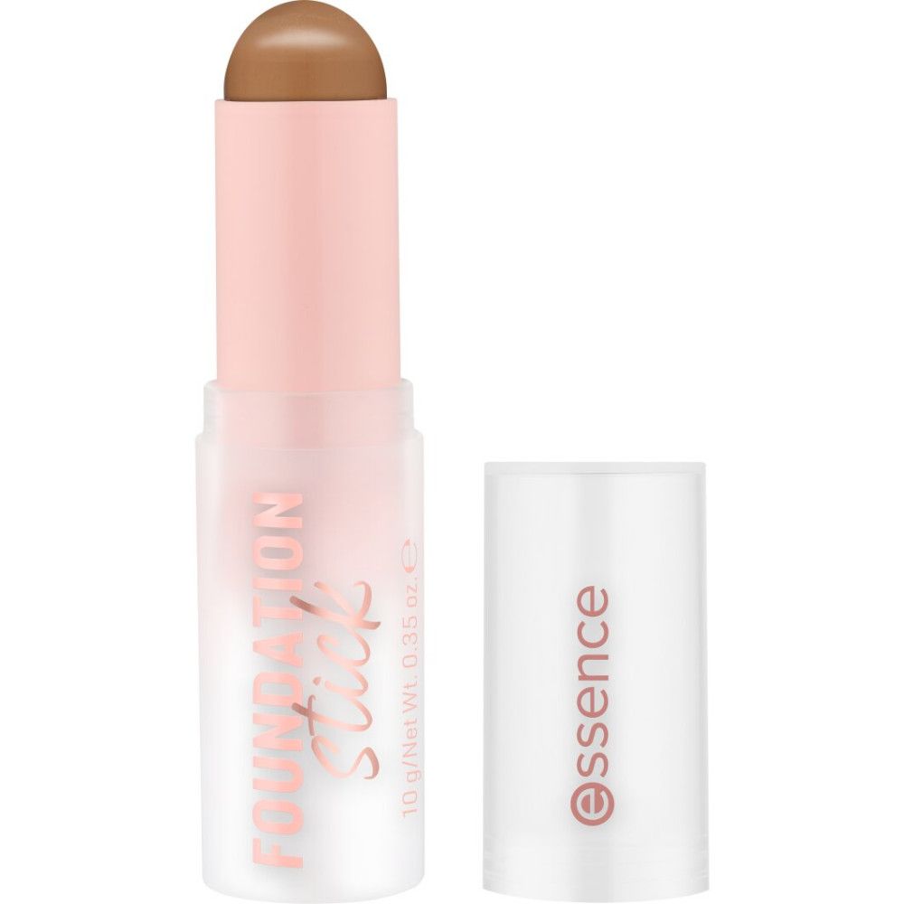 Foundation Stick mit brauner Spitze und rosa Hülle. Der Deckel ist weiß. Auf der Hülle steht "Foundation Stick" und "essence".