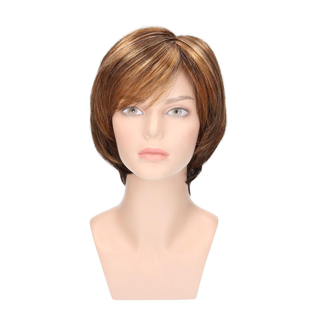 Perücke Sabine von Lofty auf einem Schaufensterkopf. Kurze, braune Haare mit helleren Strähnen. Frontalansicht.