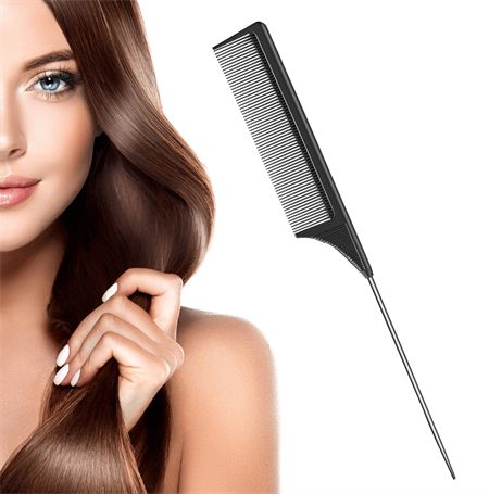 Schwarzer Kamm mit Metallstift neben einer Frau mit glänzendem, braunem Haar.