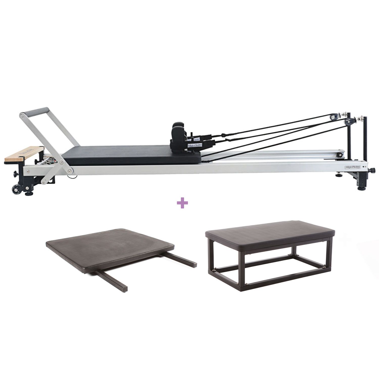 Pilates-Reformer mit Zubehör: Plattform, Box. Metallrahmen, schwarze Polsterung. Räder, Seile.