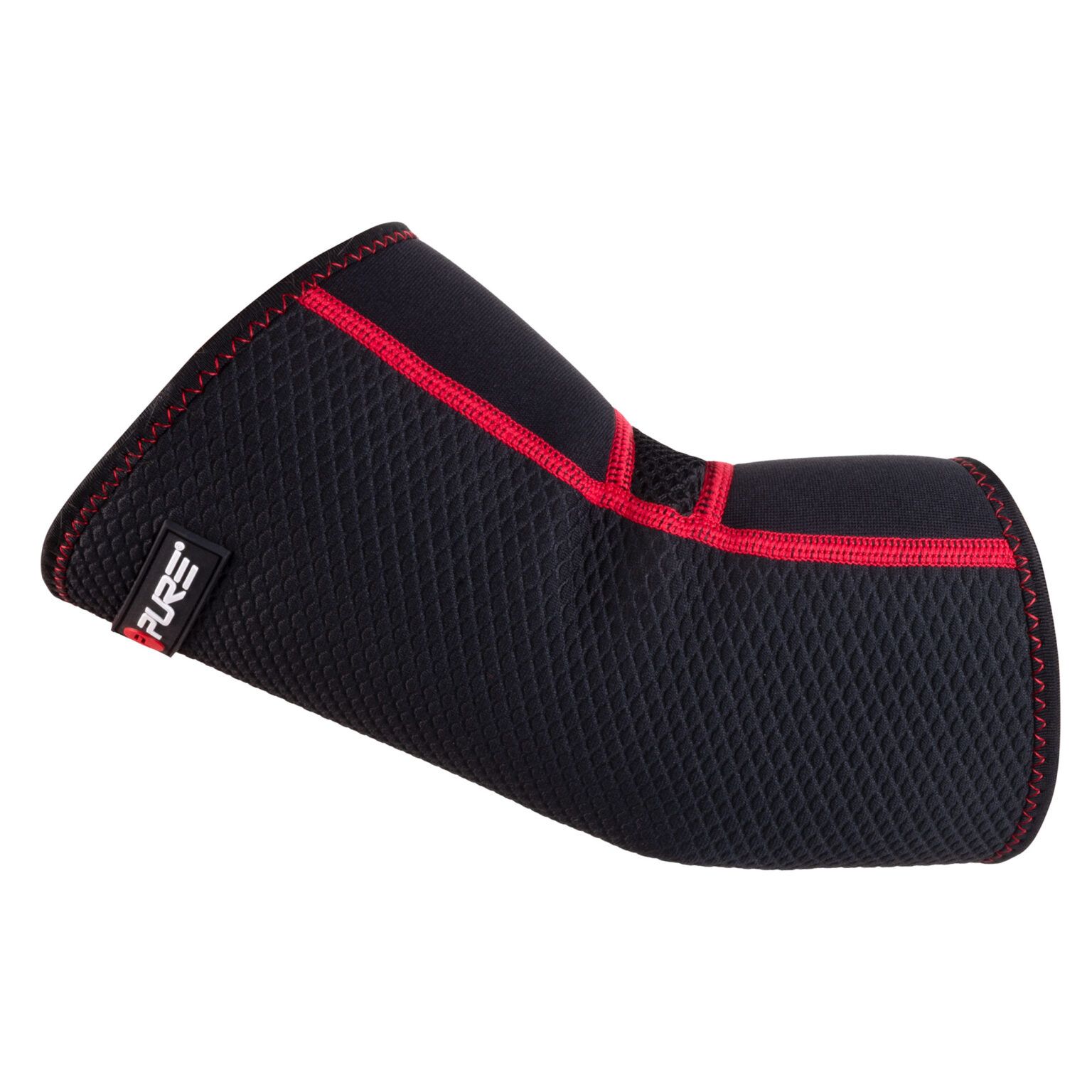 Supporto per gomito in neoprene nero con cuciture e dettagli rossi. Marchio "PURE" visibile. Tessuto a trama.