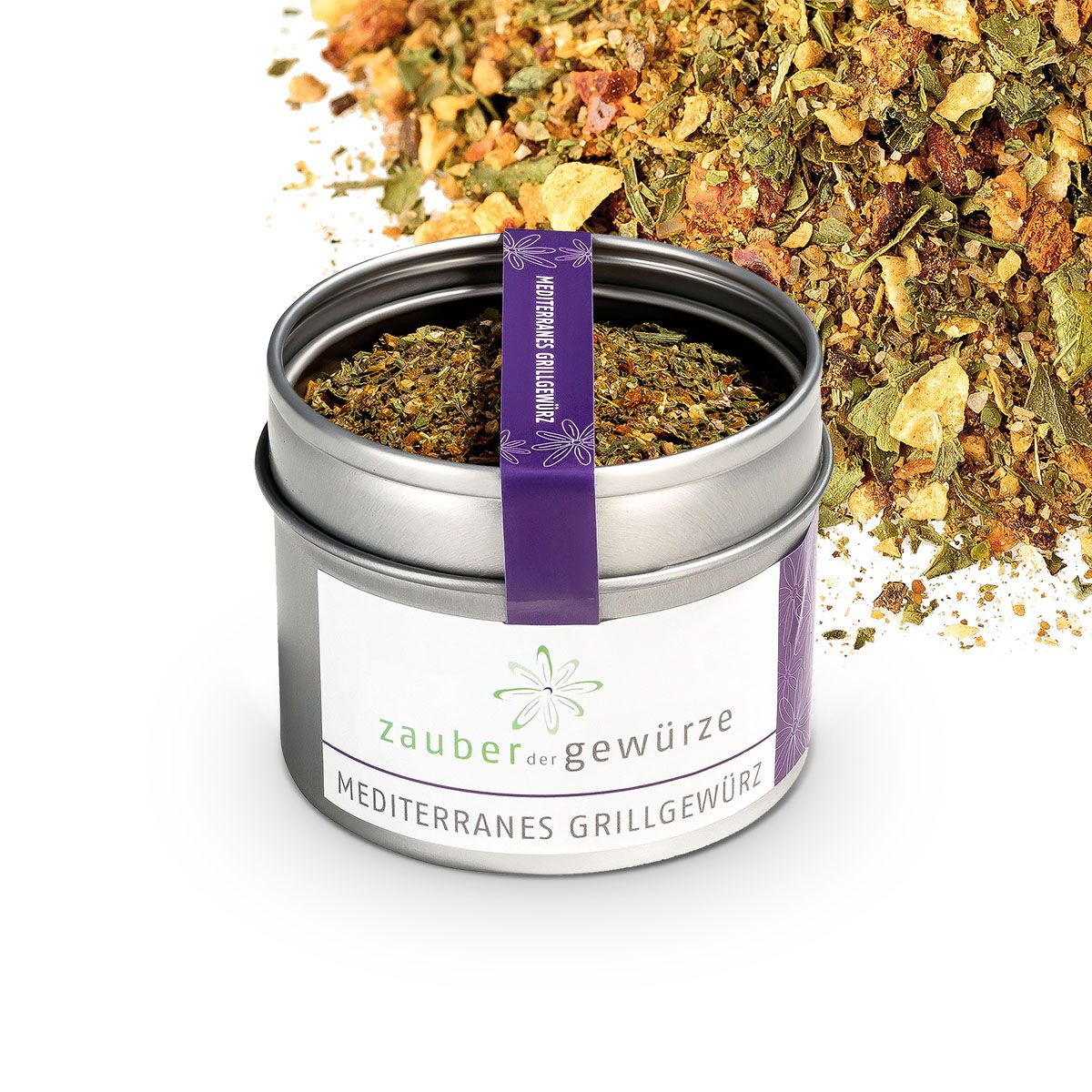 Geöffnete Dose mit mediterranen Grillgewürzen. Violettes Etikett mit Produktnamen und Logo. Gewürze liegen daneben.