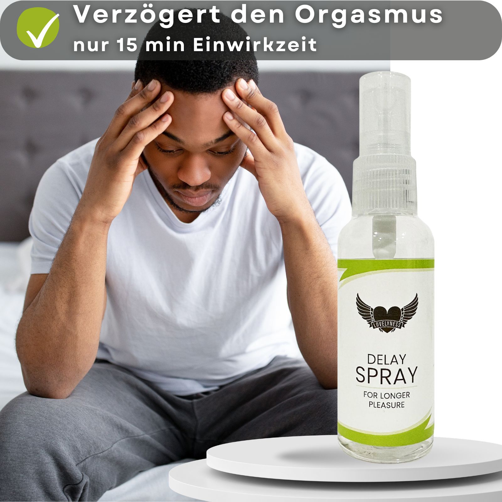 Sprayflasche mit grünem Etikett. Text: Delay Spray. Banane mit Kondom. Text: Verzögerungseffekt, vergleichbar mit einem Kondom.