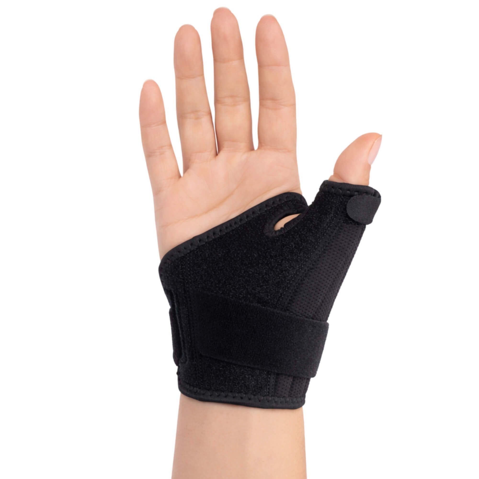 Schwarze Daumenbandage mit Klettverschluss, die um das Handgelenk gewickelt wird.