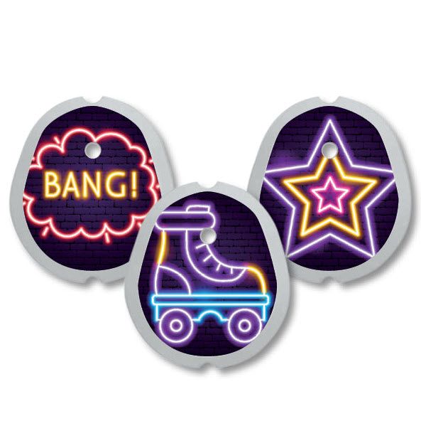 Drei ovale Aufkleber mit Neon-Designs. Einer zeigt ein "BANG!" in einer Sprechblase, einer einen Rollschuh, einer einen Stern.