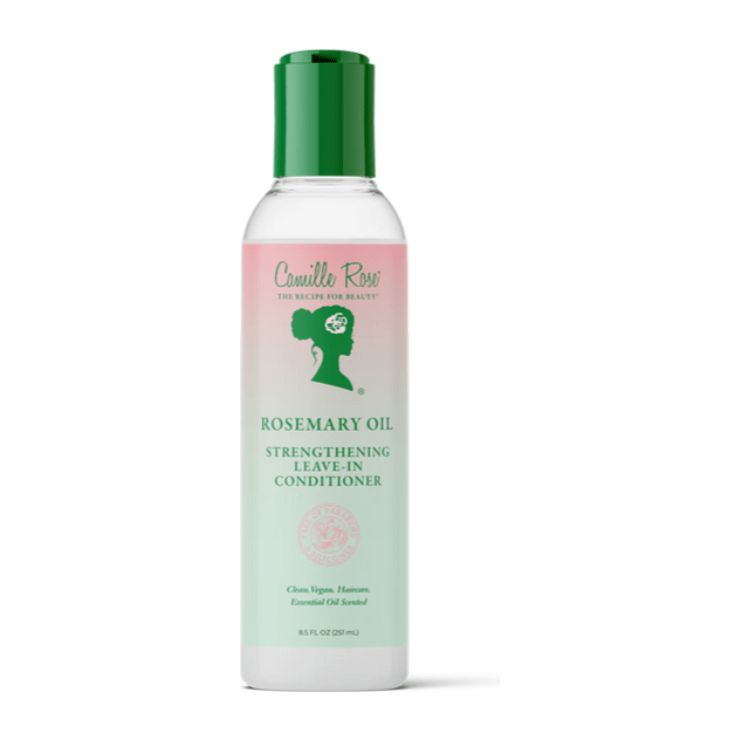 Klare Flasche mit grünem Deckel. Aufschrift: Camille Rose Rosmarinöl Stärkendes Leave-In Conditioner.