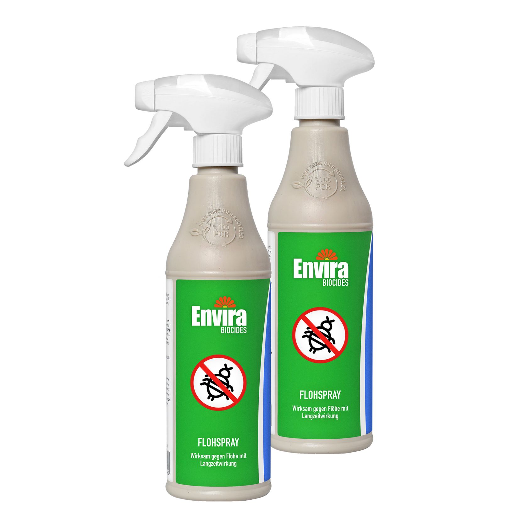 Zwei Flaschen Envira Flohspray mit Sprühkopf. Grüne Etiketten mit Produktnamen und Logo. Abbildung eines Flohs durchgestrichen.